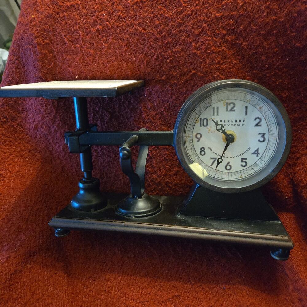 Vintage clock / Fake scale. Eveready family scale clock (works req. 1AA battery)